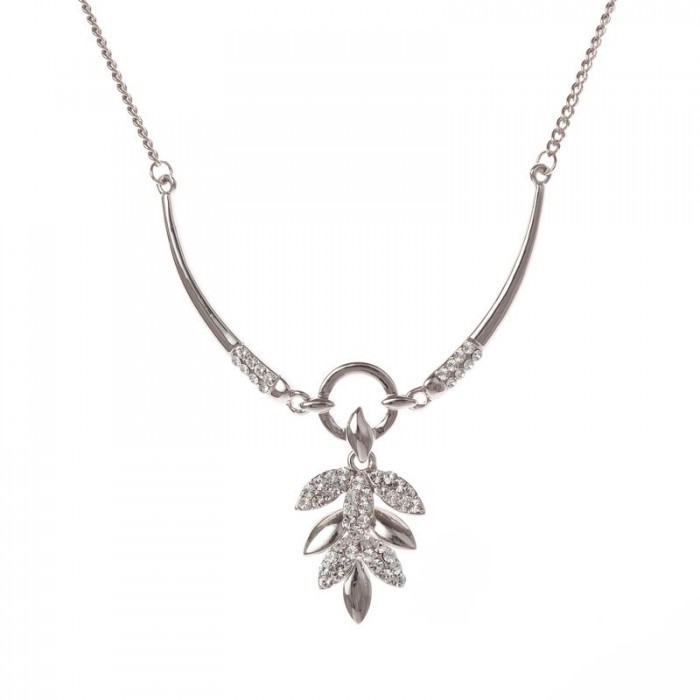 Buy beautiful women's jewellery online Noch ein Style, der bei Halsketten den Ton angibt: Reduzierte, geradlinige Outfits, die man mit einem auffälligen Collier oder einer Kette im Graphic Style zum Hingucker macht. Statementcolliers von Bijou Brigitte sind einfach ein Eyecatcher.